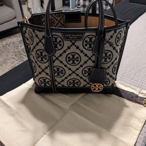 TORY BURCH -SMALL PERRY T MONOGRAM TRIPLE-COMPARTMENT TOTE